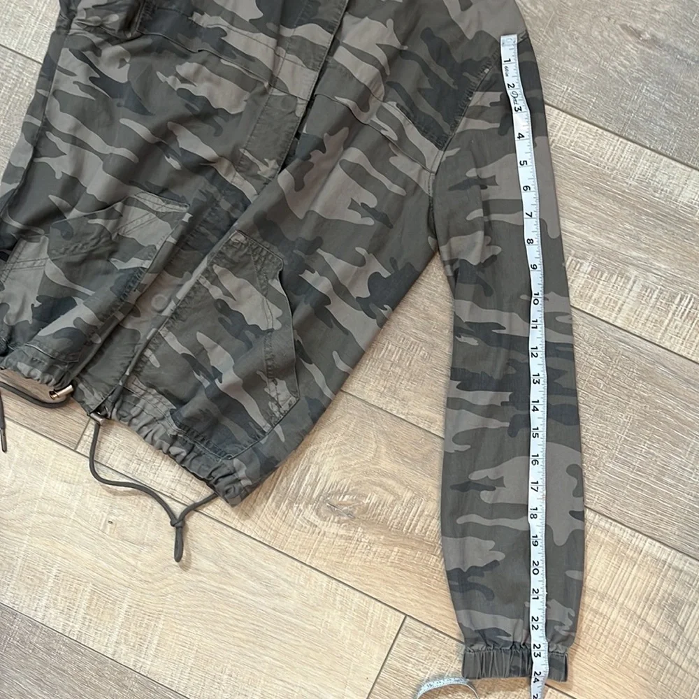 Sanctuary Camo print long sleeve button up waist length jacket with pockets M